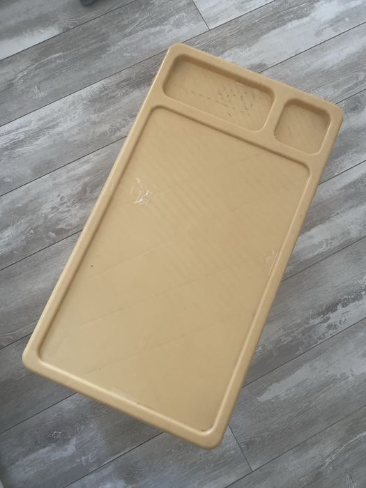 Столик поднос пластиковый 60 на 33 и высота 28