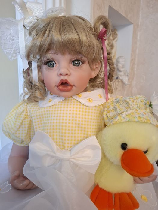 Коллекционная виниловая,кукла от Файзах Спанос