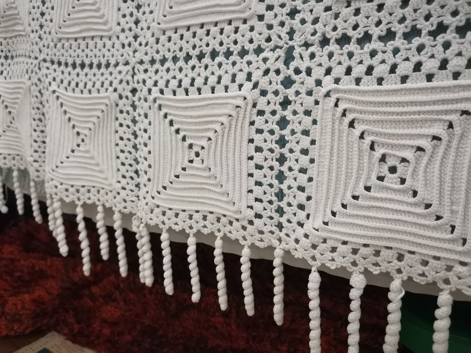 Colcha de renda feita à mão