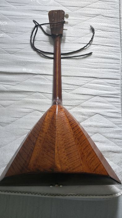 Продам майстрову балалайку