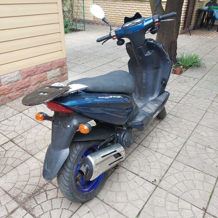 Скутер KEEWAY F-ACT в хорошем состоянии со шлемом