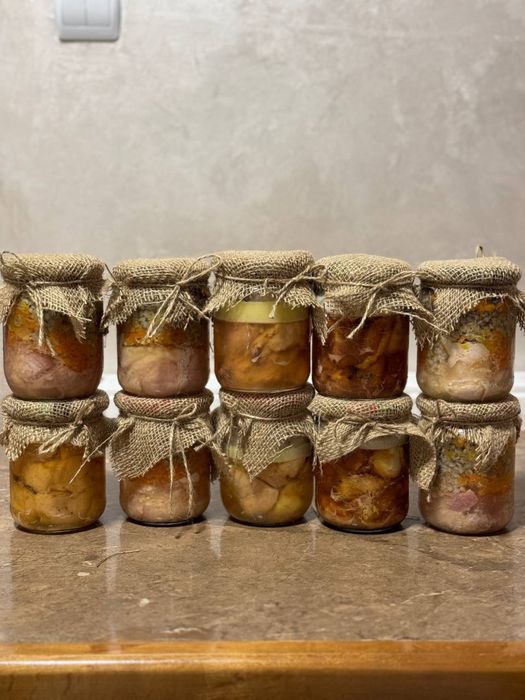 Тушонки тушенка свинна яловичина куряча домашні копченості ковбаси