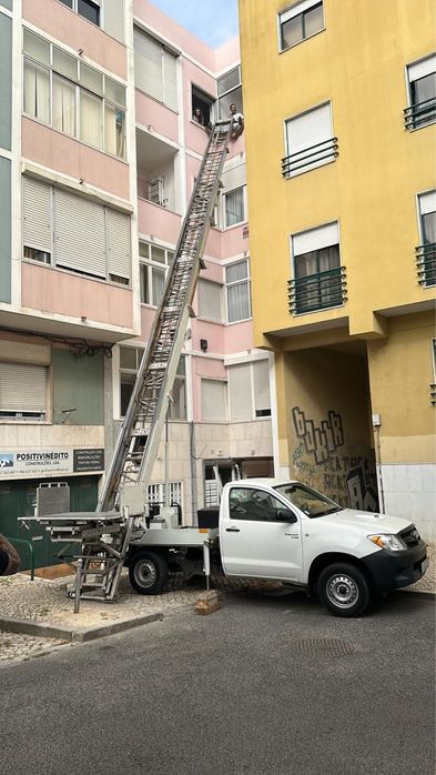Grua mudanças, obras, materiais construção, painel solar