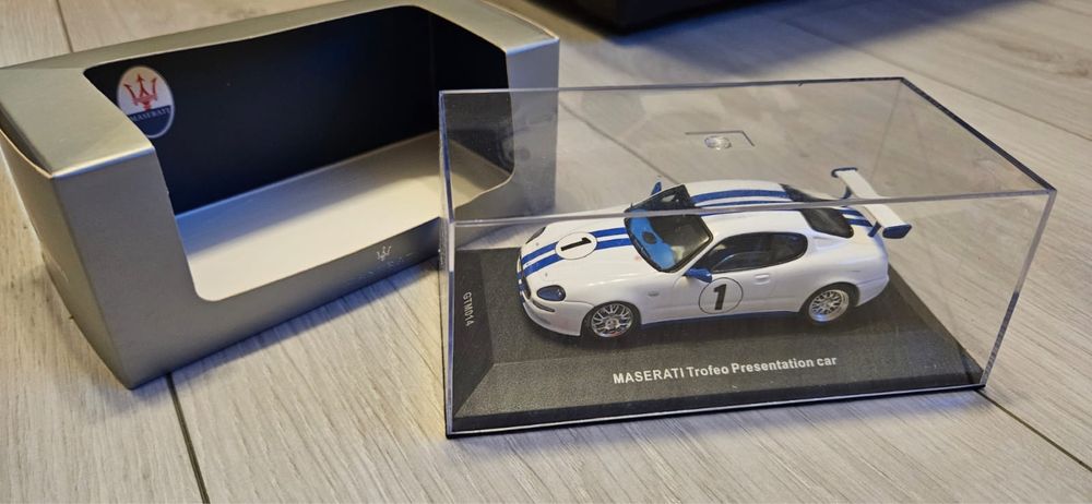 1:43 IXO Maserati Trofeo Presentatxon Car