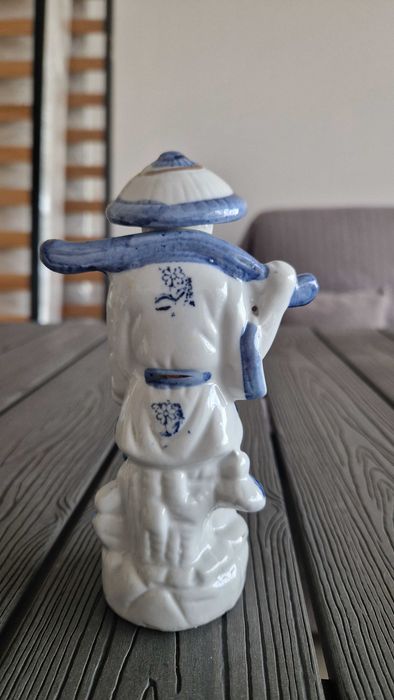 Estatueta de porcelana asiática