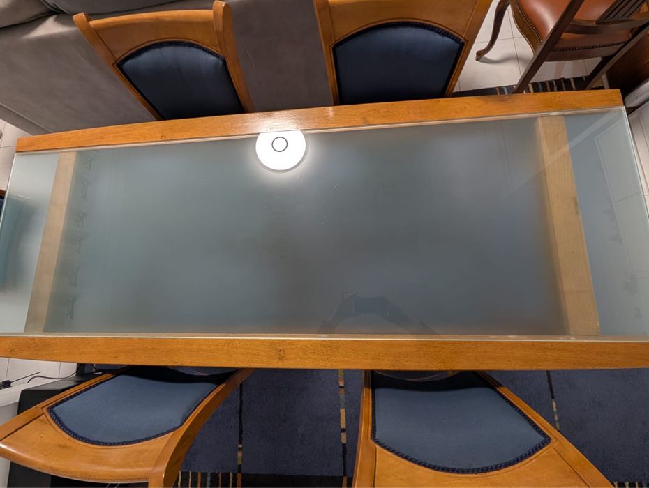 Mesa cerne com vidro fosco e 6 cadeiras