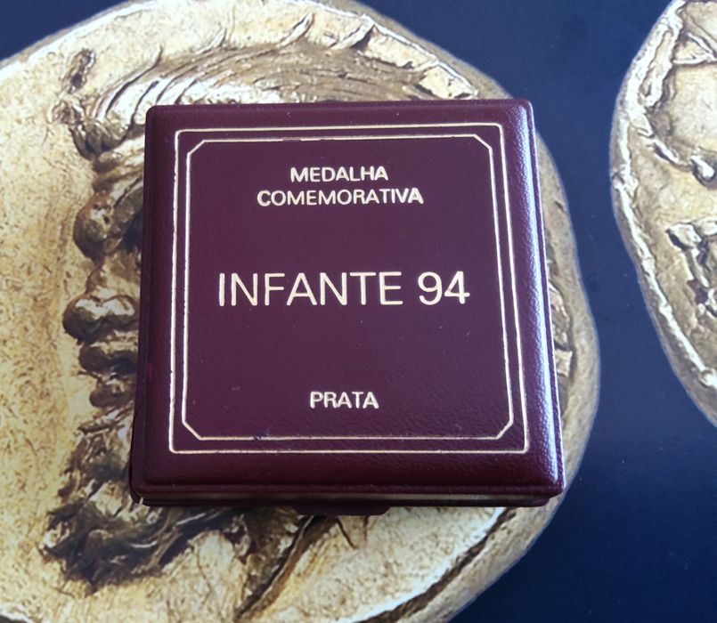 25126# Estojo VAZIO para medalha prata Infante D Henrique 1994