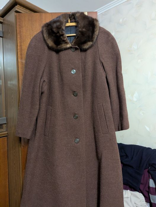Продам шерстяне пальто з коміром з норки