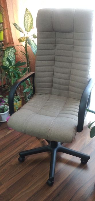 Продам крісло керівника Атлант