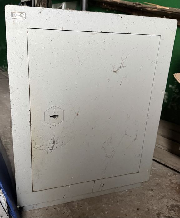 Сейф офісний, металевий