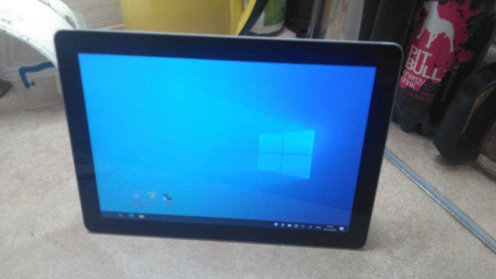 Планшет трансформер Microsoft surface Go 1824 8/128Gb Windows 10 (мерцает экран)