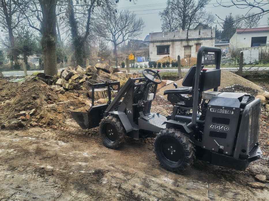 Mini ładowarka do ciasnych pomieszczeń, stajni, malych klatek