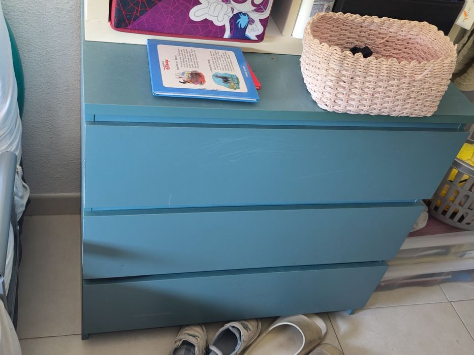 Cómoda azul  ikea