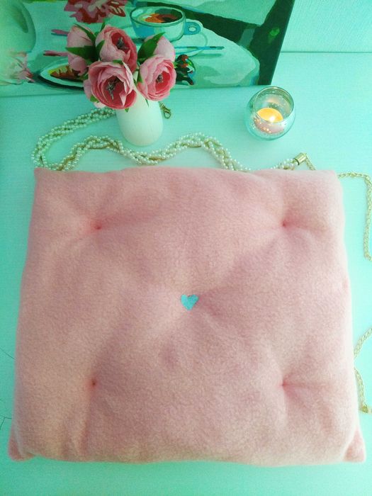 Рожева лежанка для котів та маленьких собак