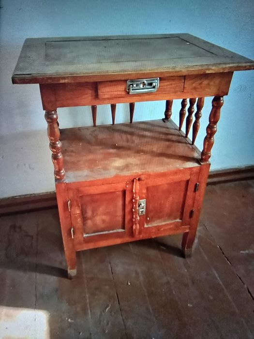 Тумбочка деревянная