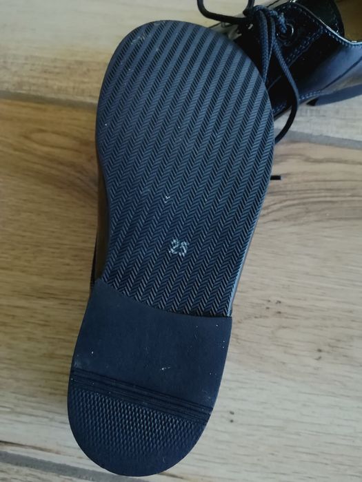 Nowe SKÓRZANE lakierki półbuty pantofle dla dziewczynki czarne r. 25