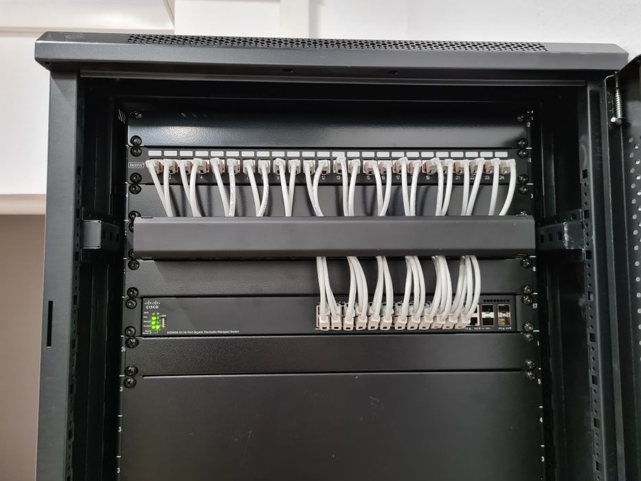 Montaż kamer monitoringu, alarmów, sieci lan