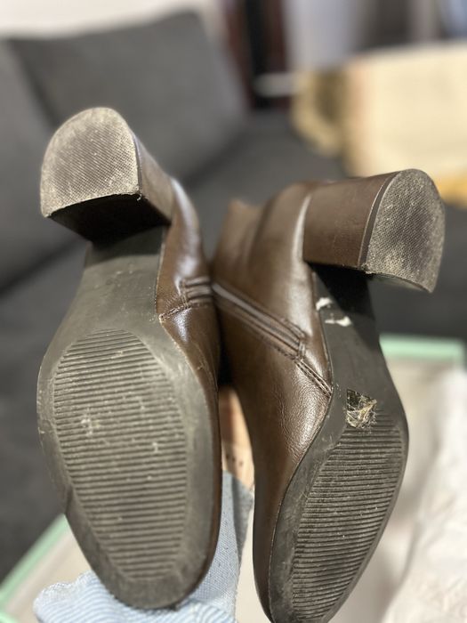 Botas castanhas de cano alto com salto