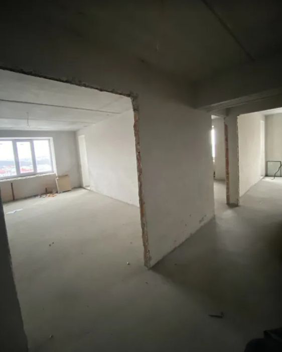 Продаж 3к квартири 90.8 кв. м на вул. Бережанська