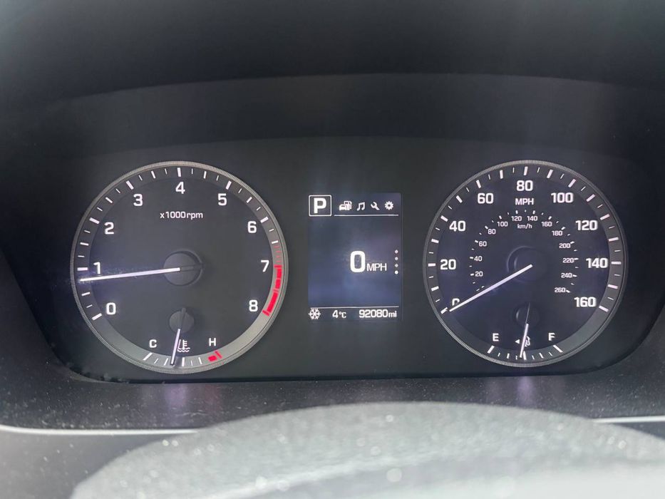 Продається Hyundai Sonata у відмінному стані.