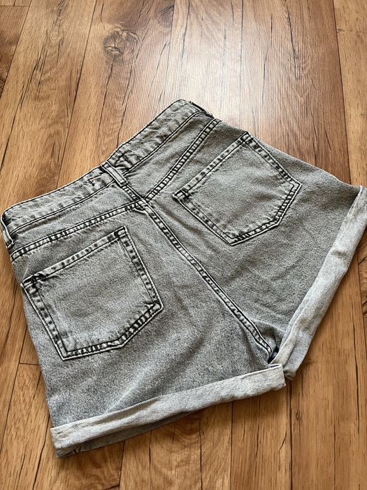 Жіночі джинсові шорти MOM