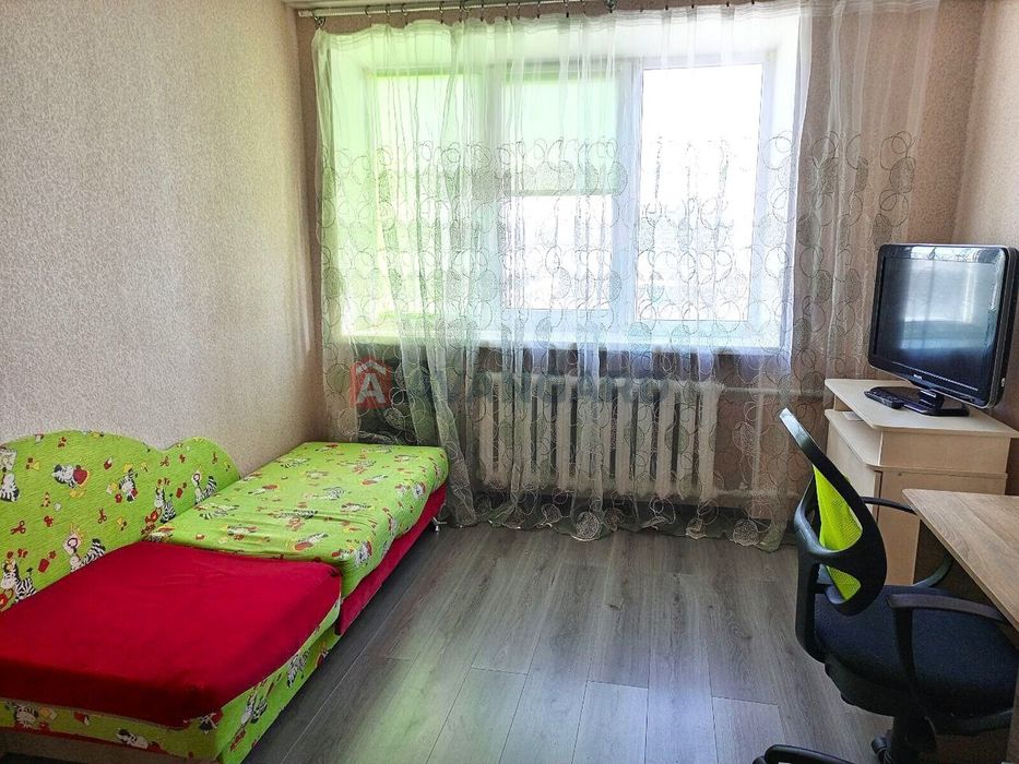 Продається 3-кімнатна на Набережний