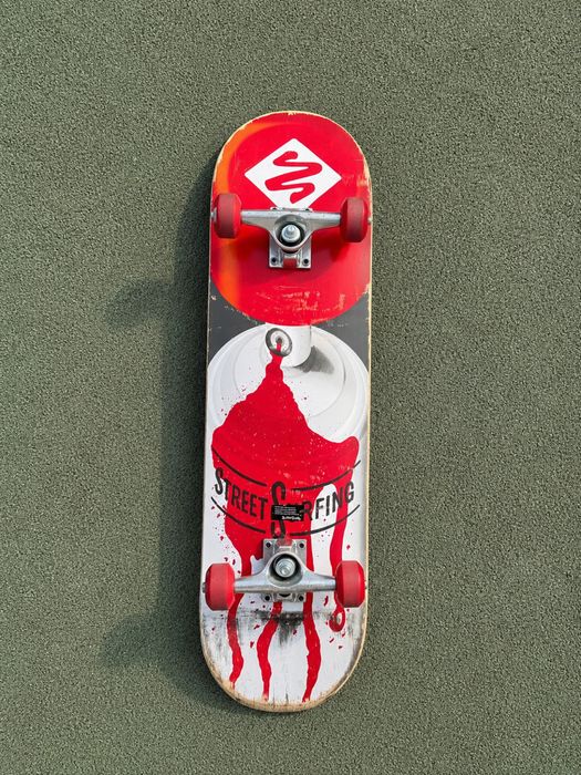 Skateboard Street Surfing