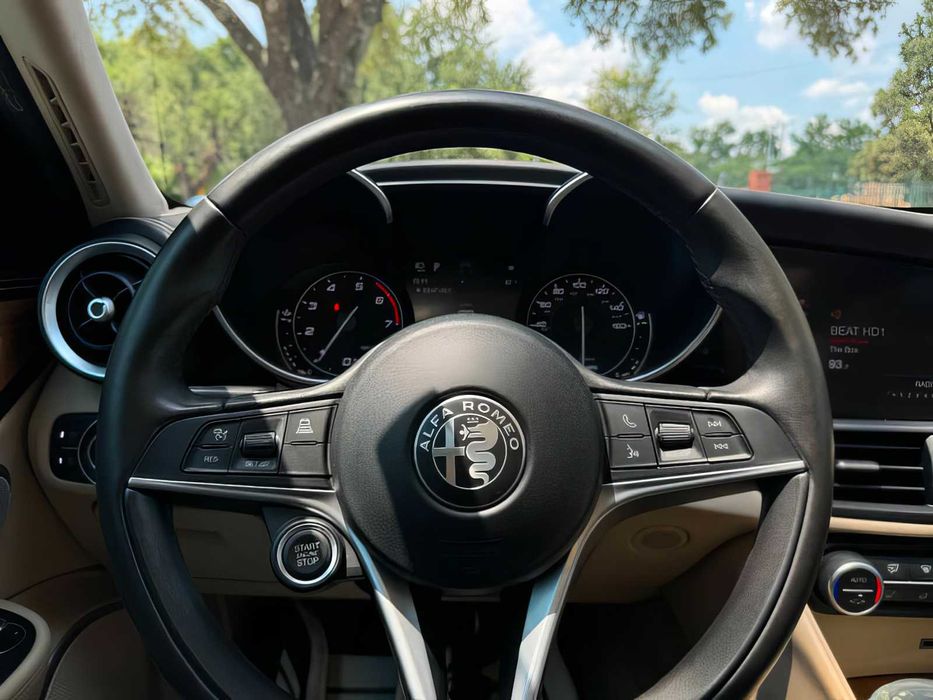 Alfa Romeo Giulia      2018