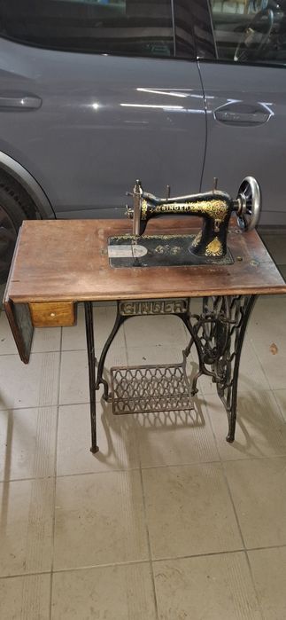 Singer maszyna zabytkowa do szycia.