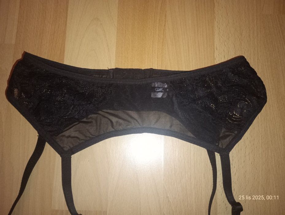 Pasy do pończoch biały o czarny. Rozmiar S