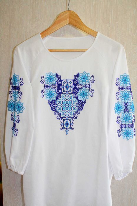 Жіноча вишиванка з бісеру, р.50-52