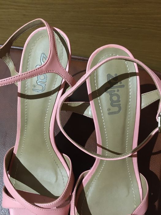 Zilian sandálias número 38 de tacão compensadas