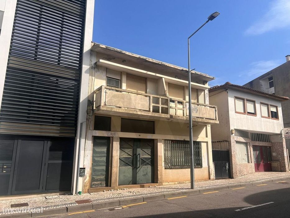 Imóvel de Comércio com Potencial de Investimento e Habitação. — S. João Da Madeira, Aveiro
