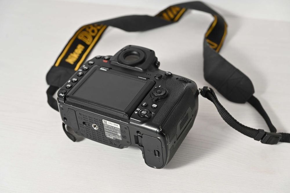 Продам Nikon D850 у відмінному стані!