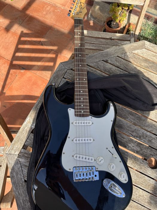 Guitarra iletrica rey