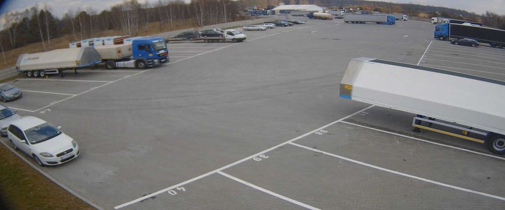 Plac 10 000m², parking, utwardzony, ogrodzony, doskonała lokalizacja.