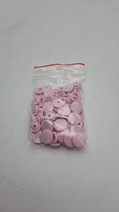 Zatrzaski plastik jasny róż 42 szt.