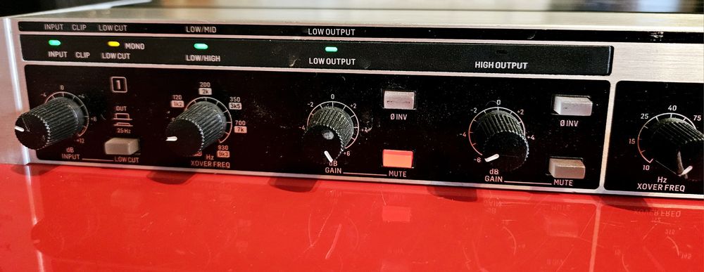 Behringer CX2310 Zwrotnica Crossover