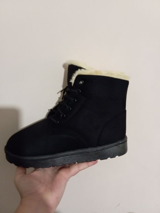 Легенькі зимові черевики