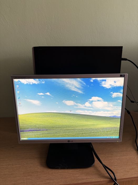 Retro zestaw komputerowy z oryginalnym Windows XP OEM - Intel Core 2 Duo, GeForce 9600 GT + monitor LG 19”, komputer stacjonarny