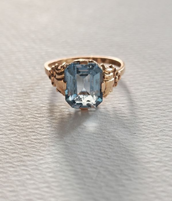 Pierścionek, złoto 18k, syntetyczny spinel, 1955 rok.