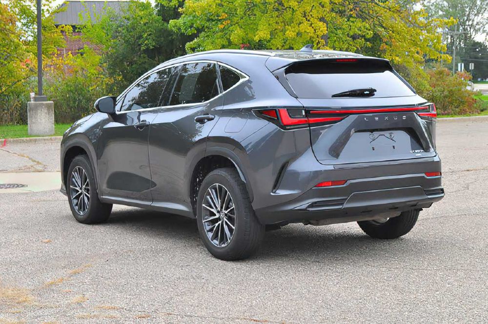 Lexus NX 350h Premium      2022