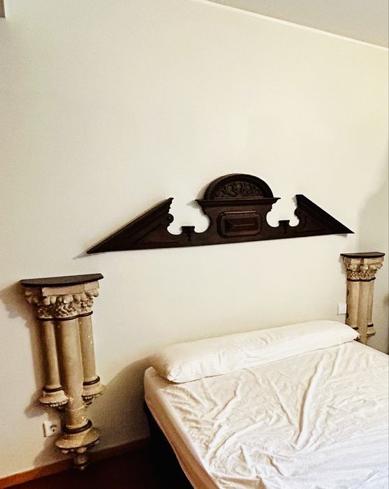 Mesas de cabeceira e cabeceira cama