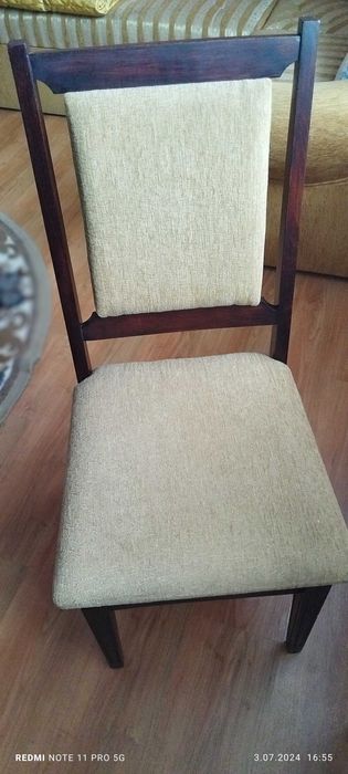 krzesła i stół do salonu
