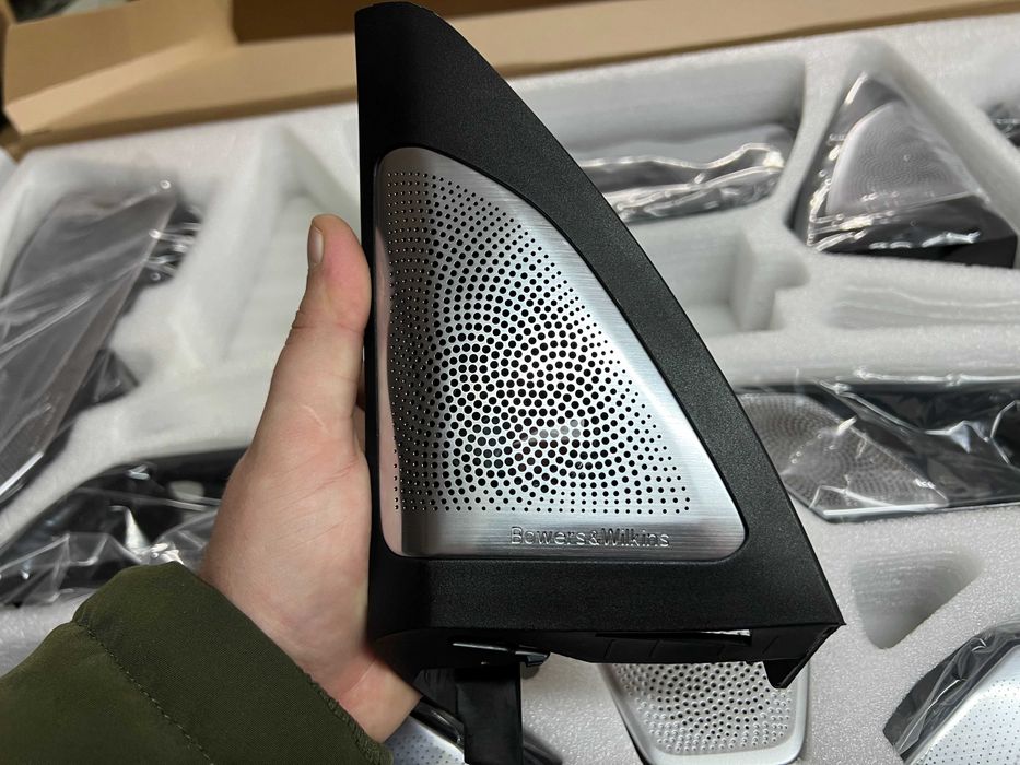 Сетки Bowers Wilkins на BMW X5 X7 G05 G07 бавер вилкинс подсветка