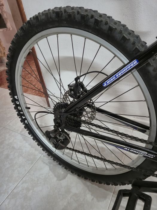 GT Avalanche 3.0 — Tamanho M — Travões de Disco