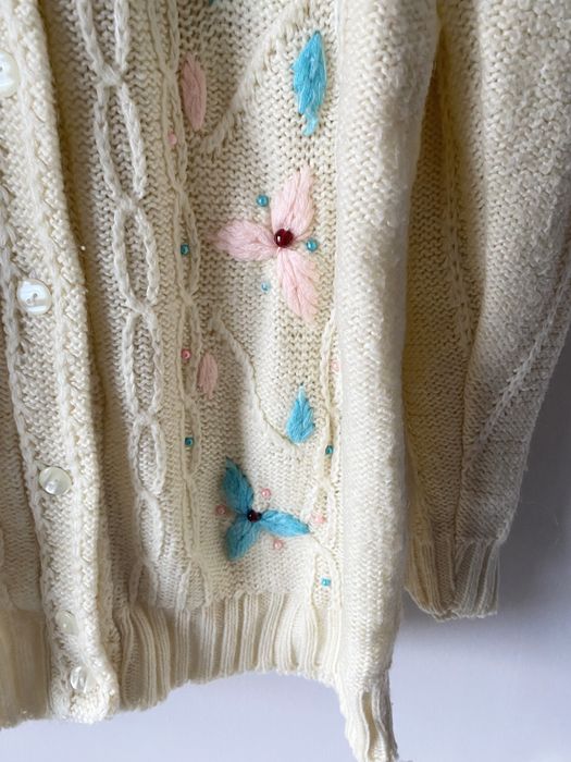 Kremowy kardigan sweter hafty wyszywany vintage ozdobny
