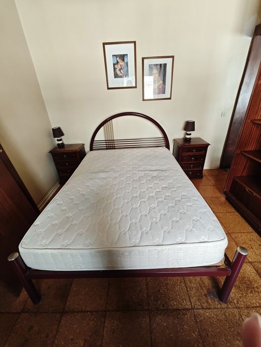 Cama de Casal +colchão +2 Mesas de Cabeceira+candeeiros (Retirada no local)
