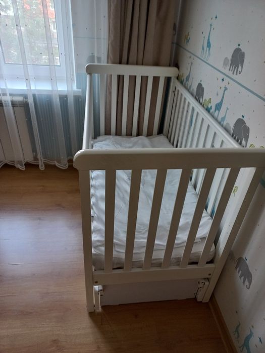 Продається дитяче ліжечко.