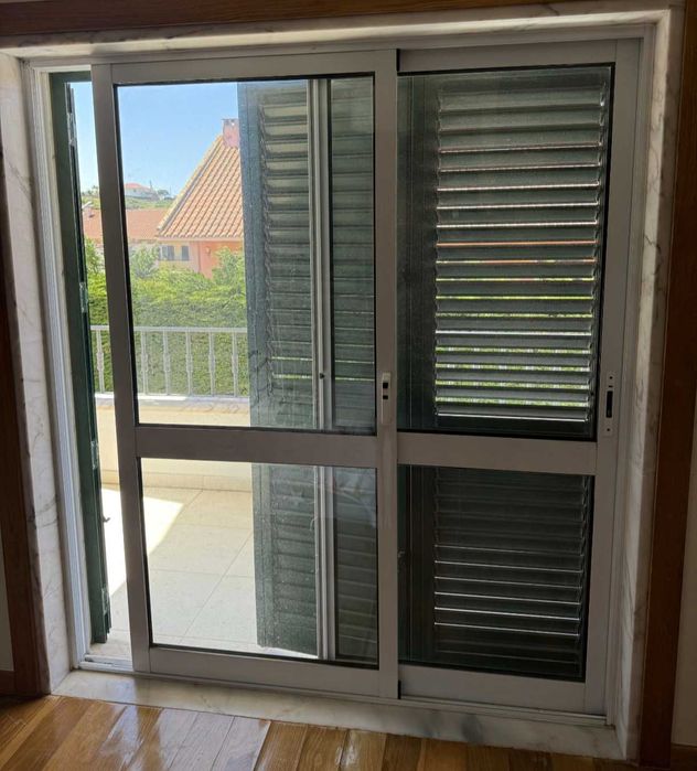 Janelas e porta portada em alumínio, vidro duplo